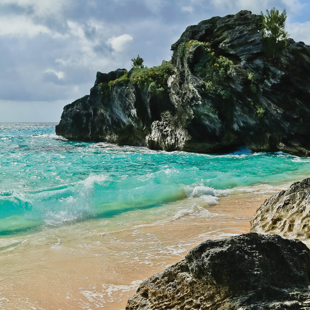 vertical view of scenery of warwick long bay bermuda
